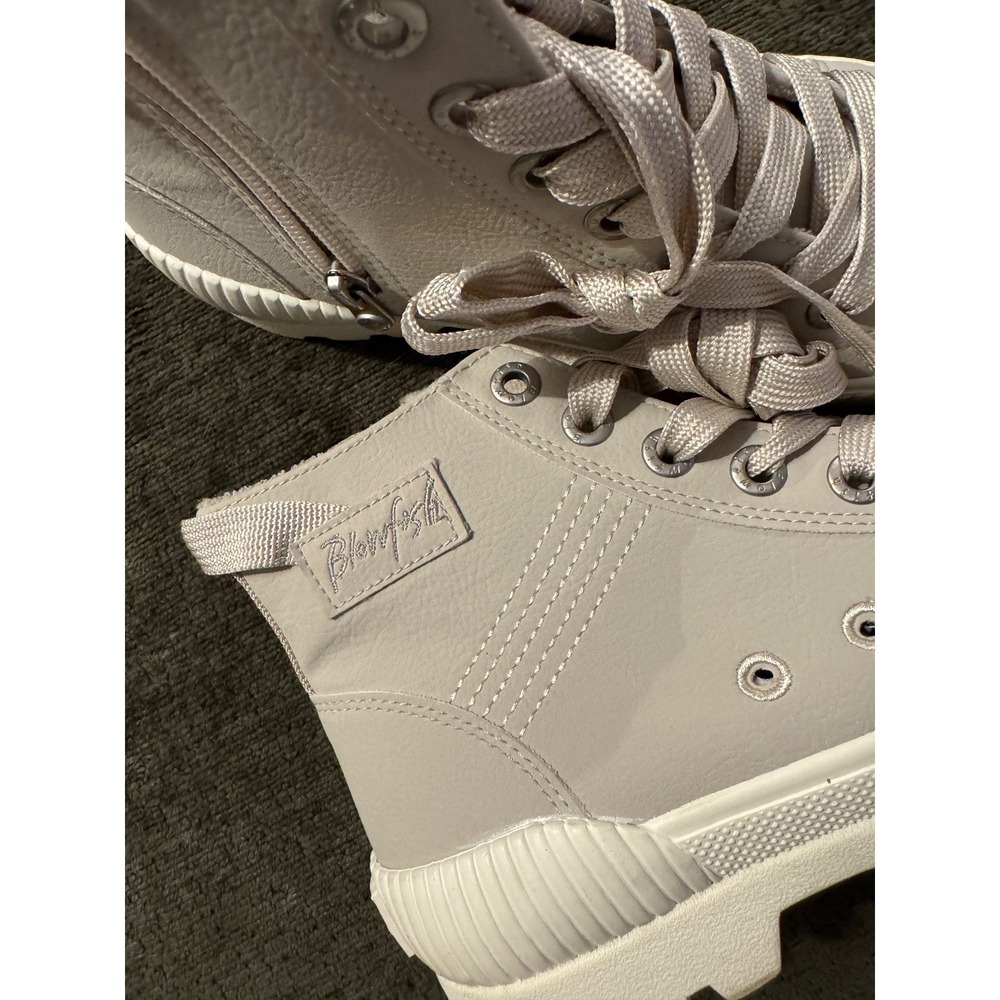 Blowfish Malibu Women Beige High Top Lug Sole Sneakers Side Zip Booties Size 8.5 - Picture 3 of 4